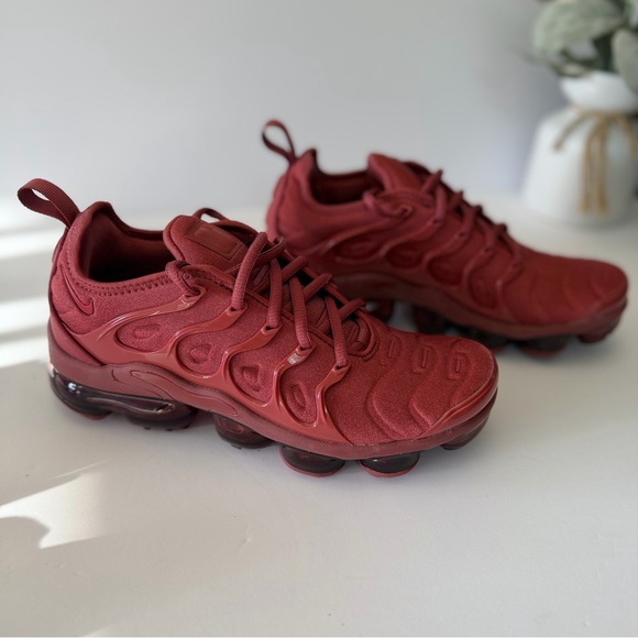 Nike VaporMax Plus Sneakers - Burgundy/Maroon Size 7.5 women’s - Picture 7 of 8